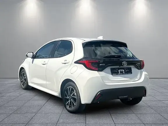Gebraucht Toyota Yaris Basis 116 PS (85 kW) 2022 Schneeweiß Kleinwagen