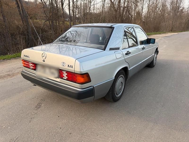 Gebraucht Mercedes 190 109 PS (80 kW) 1991 Silber Limousine