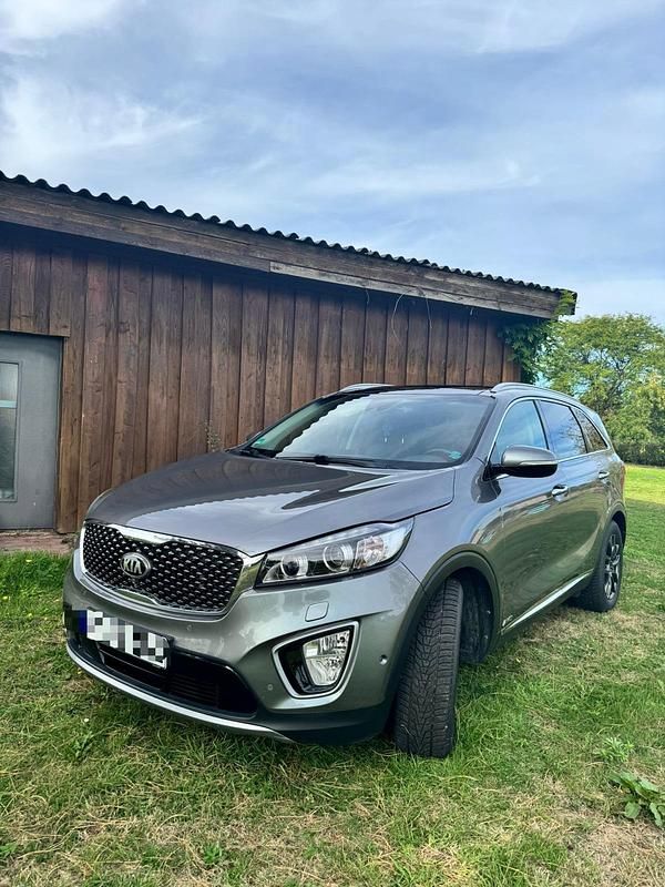 Grau Gebraucht 2016 Kia Sorento Platinum SUV | 19.000 € (Fairer Preis) - Bild 1/4