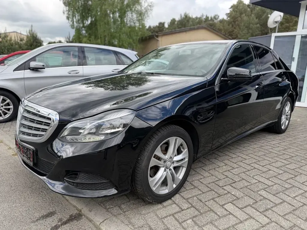 Gebraucht Mercedes E220 Edition 170 PS (125 kW) 2014 Schwarz Limousine