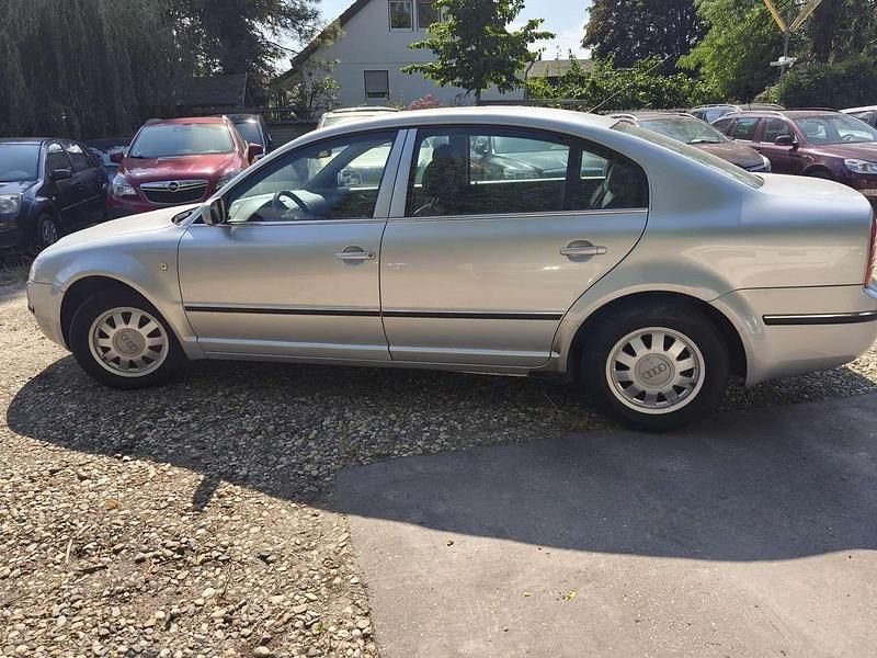 Gebraucht Skoda Superb Elegance 131 PS (96 kW) 2002 Silber Limousine