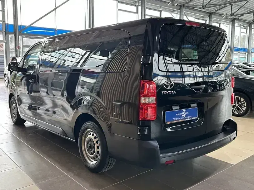 Gebraucht Toyota Proace 144 PS (105 kW) 2023 Schwarz Van / Kleinbus