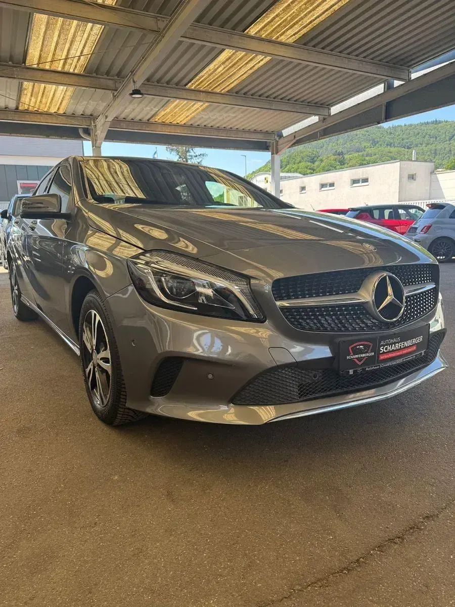 Gebraucht Mercedes A200 136 PS (100 kW) 2016 Grau Kleinwagen