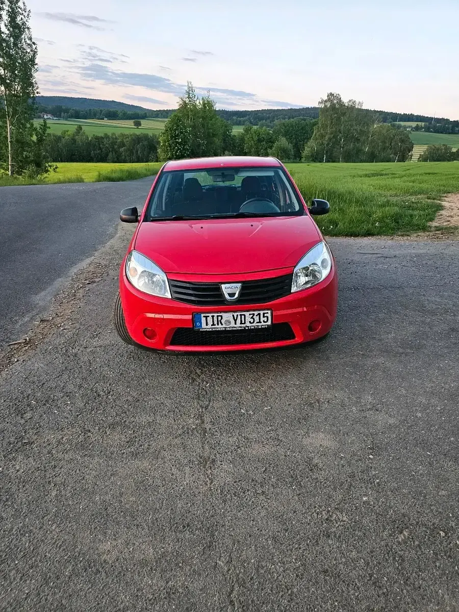 Używany Dacia Sandero 75 KM (55 kW) 2006 Czerwony Hatchback