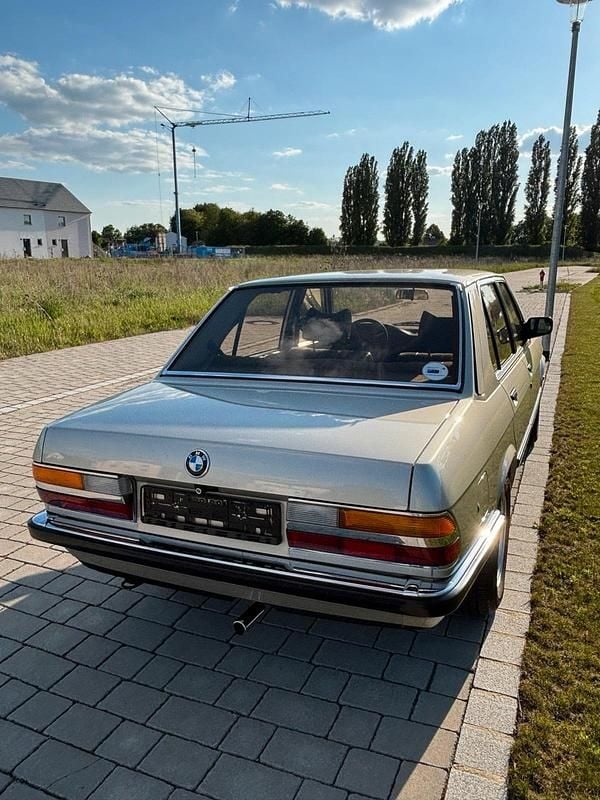 Gebraucht BMW 518 90 PS (66 kW) 1983 Beige Limousine