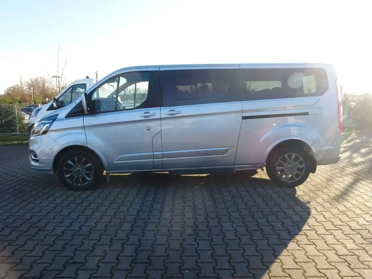 Gebraucht Ford Tourneo Titanium X 150 PS (110 kW) 2022 Silber Van / Kleinbus