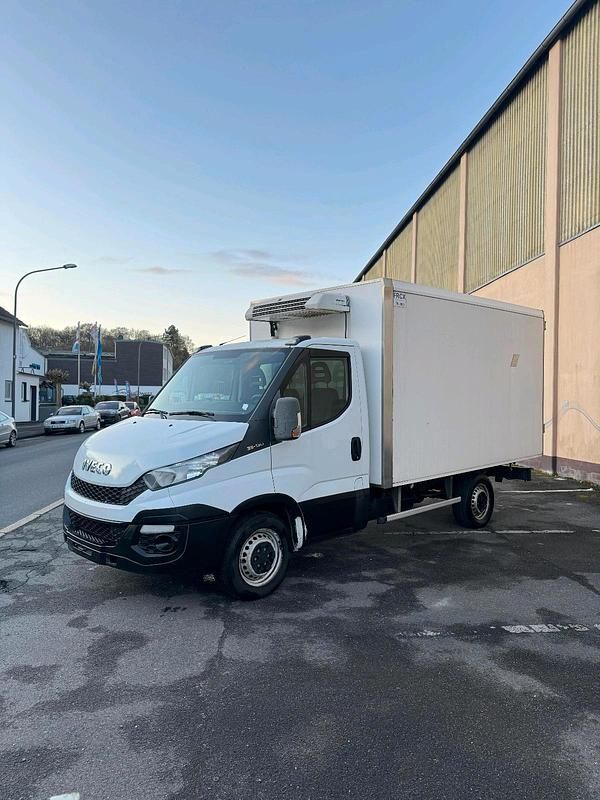 Second-hand Iveco Daily 126 CP (92 kW) 2014 Alb Monovolum