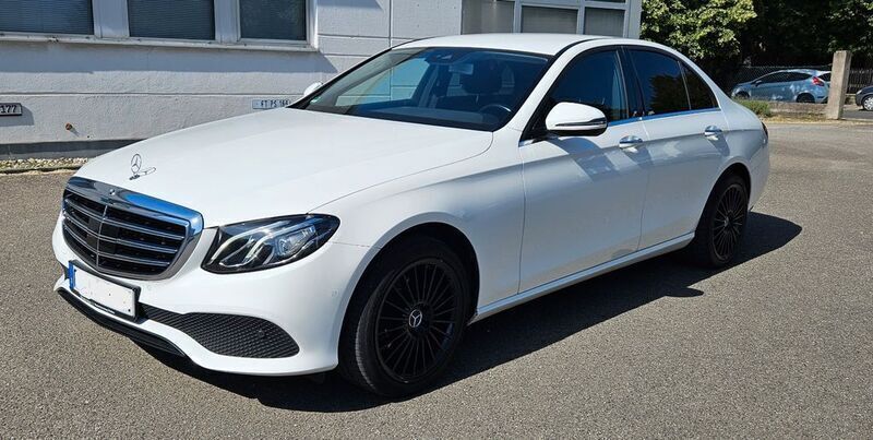 Weiß Gebraucht 2018 Mercedes E200 Limousine | 23.000 € (Etwas zu teuer) - Bild 1/4