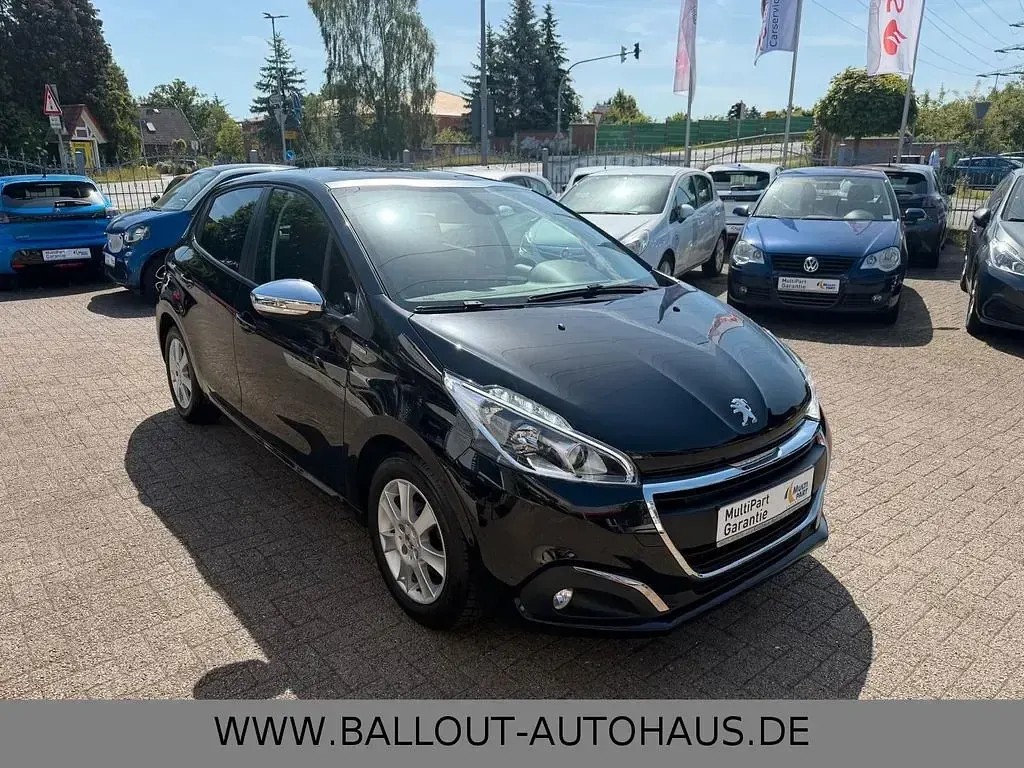 Gebraucht Peugeot 208 Style 82 PS (60 kW) 2018 Schwarz Kleinwagen