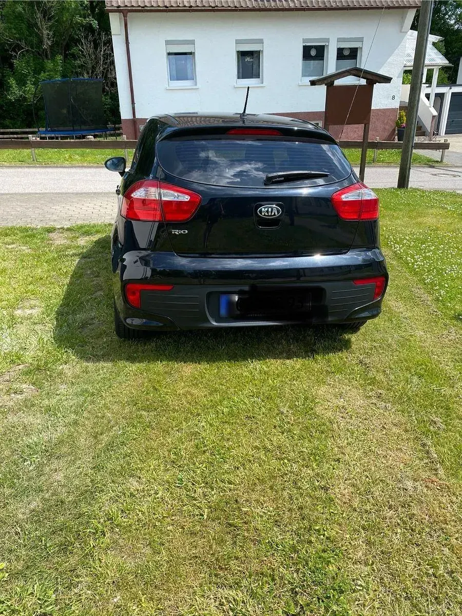 Gebraucht Kia Rio 84 PS (61 kW) 2015 Schwarz Limousine