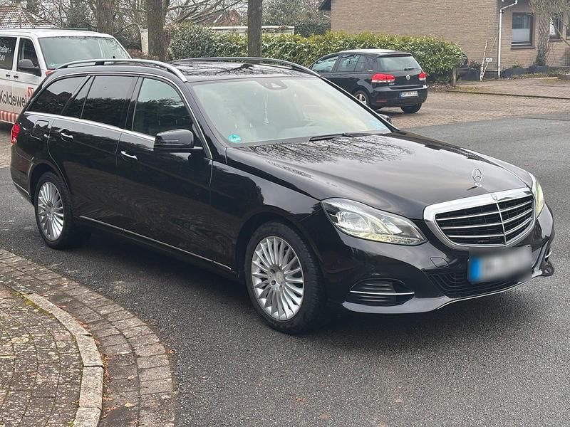Gebraucht Mercedes E220 170 PS (125 kW) 2013 Schwarz Kombi