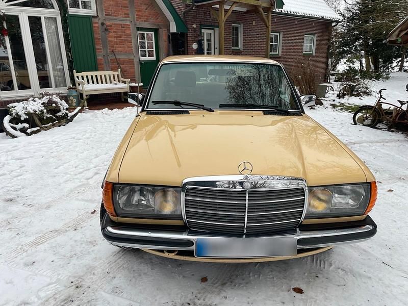 Gebraucht Mercedes 300 84 PS (61 kW) 1983 Beige Limousine