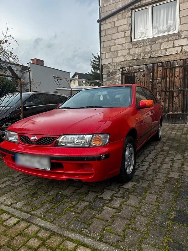 Rot Gebraucht 1996 Nissan Almera Limousine | 800 € - Bild 1/2