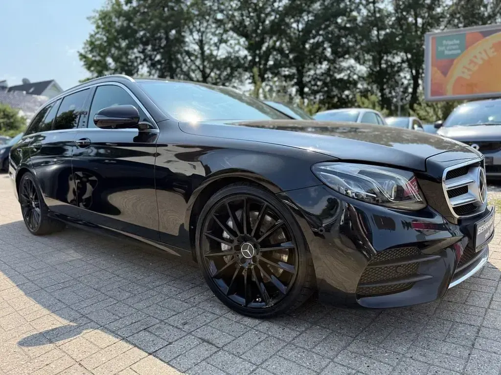 Gebraucht Mercedes E350 AMG line 286 PS (210 kW) 2019 Schwarz Limousine