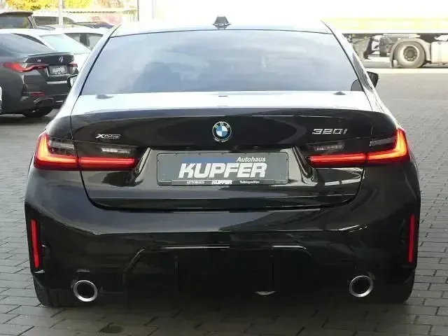 Gebraucht BMW 320 Performance 184 PS (135 kW) 2024 Saphirschwarz Limousine