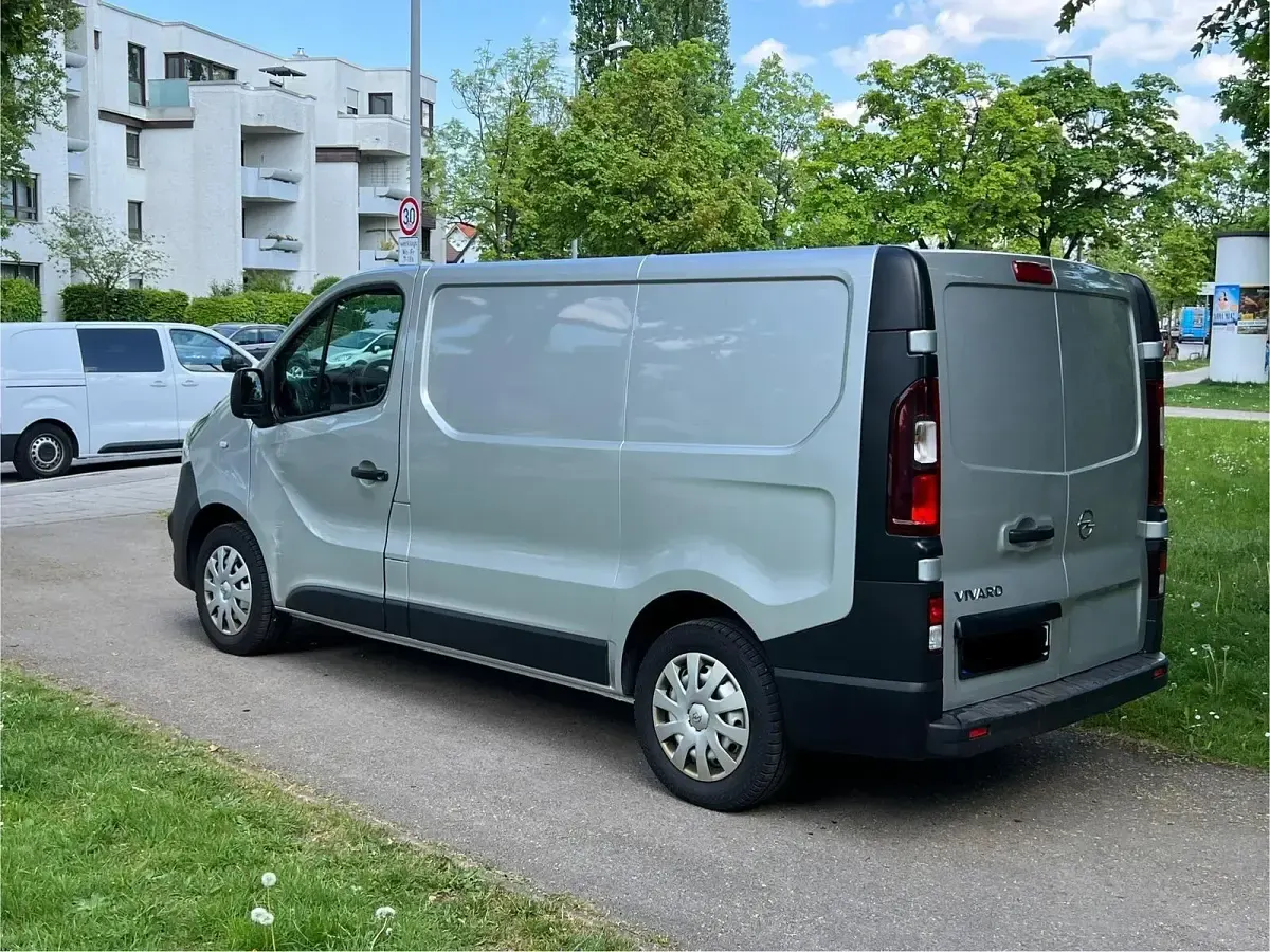 Gebraucht Opel Vivaro 121 PS (88 kW) 2018 Grau Van / Kleinbus