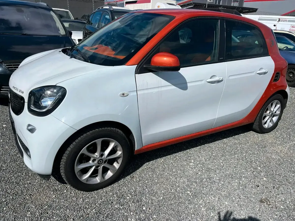 Gebraucht Smart ForFour Electric Drive 44 kW (60 PS) 2018 Weiß Limousine