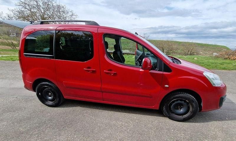 Gebraucht Citroën Berlingo PureTech 110 PS (80 kW) 2017 Rot Van / Kleinbus