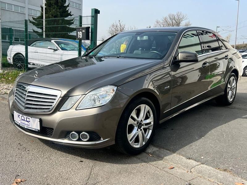 Second-hand Mercedes E250 204 CP (150 kW) 2010 Maro Berlinǎ