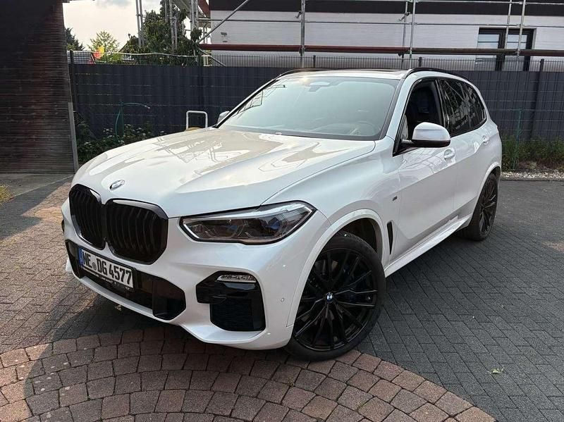 Weiß Gebraucht 2020 BMW X5 M Comfort Edition SUV | 68.990 € - Bild 1/4