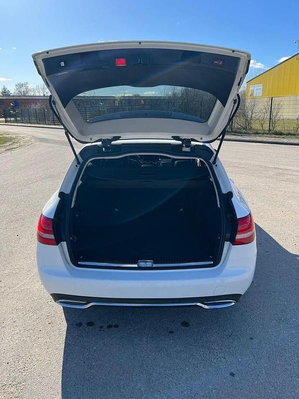 Gebraucht Mercedes C300e 231 PS (169 kW) 2015 Weiß Kombi