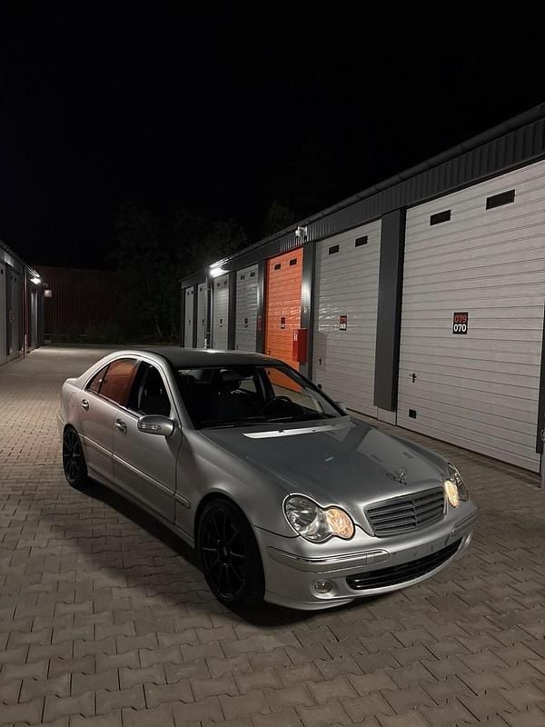 Silber Gebraucht 2005 Mercedes C280 Limousine | 4.999 € (Etwas zu teuer) - Bild 1/4