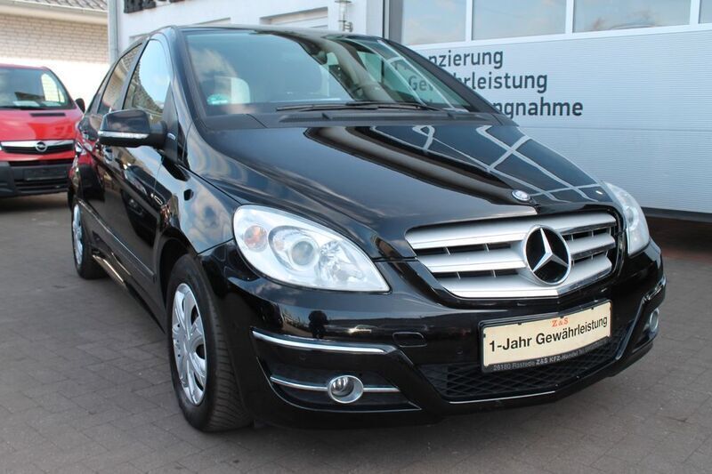 Schwarz Gebraucht 2011 Mercedes B180 Van / Kleinbus | 5.888 € (Fairer Preis) - Bild 1/4