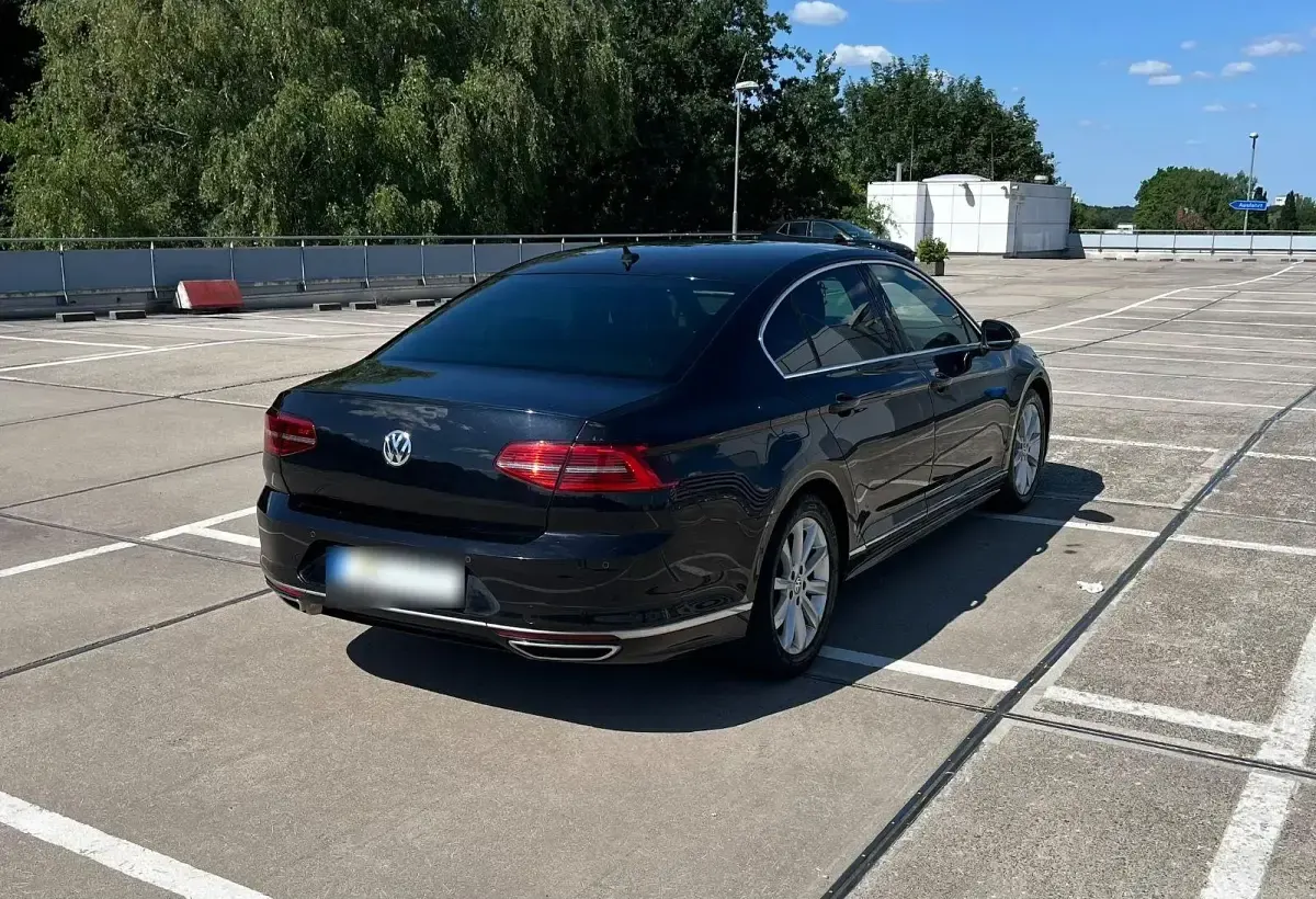 Gebraucht VW Passat R-line BlueMotion 190 PS (139 kW) 2015 Schwarz Limousine