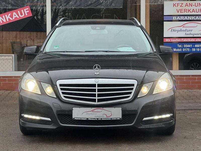Gebraucht Mercedes E300 231 PS (169 kW) 2011 Schwarz Limousine