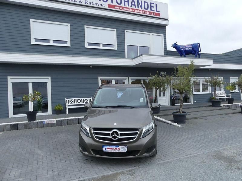 Grau Gebraucht 2017 Mercedes V250 Van / Kleinbus | 35.000 € (Fairer Preis) - Bild 1/3
