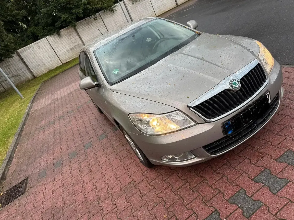 Gebraucht Skoda Octavia 122 PS (89 kW) 2011 Gelb Limousine