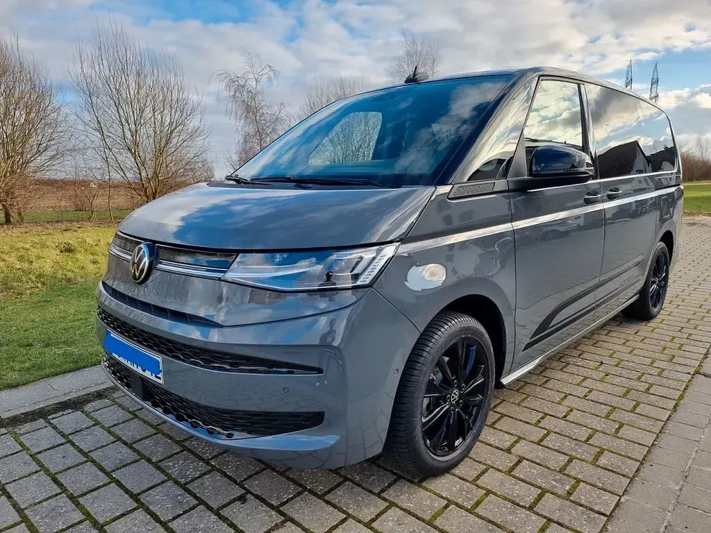 Gebraucht VW Multivan Edition 150 PS (110 kW) 2025 Grau Van / Kleinbus