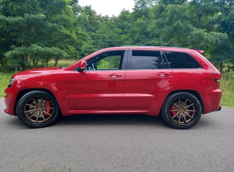 Rot Gebraucht 2016 Jeep Cherokee SRT SUV | 46.650 € - Bild 1/4