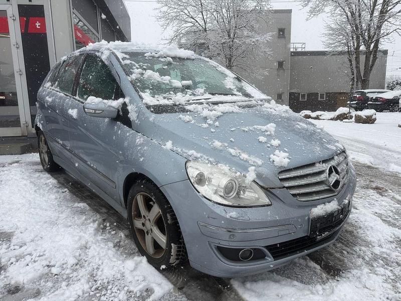 Gebraucht Mercedes B200 136 PS (100 kW) 2005 Blau Van / Kleinbus