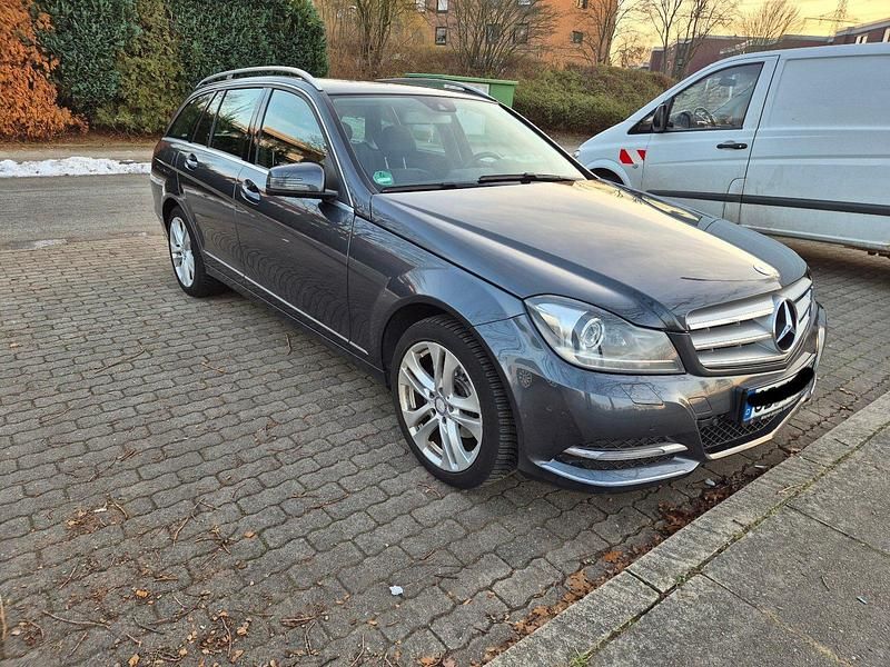 Gebraucht Mercedes C180 Avantgarde 156 PS (114 kW) 2013 Blau Kombi