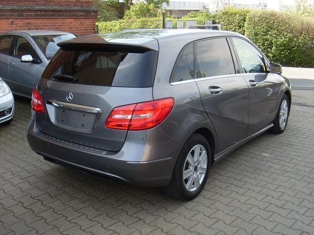 Gebraucht Mercedes B200 156 PS (114 kW) 2012 Grau metallic Van / Kleinbus
