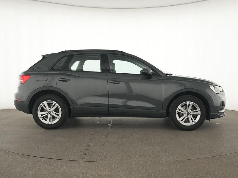 Gebraucht Audi Q3 Basis 150 PS (110 kW) 2023 Nanograu SUV