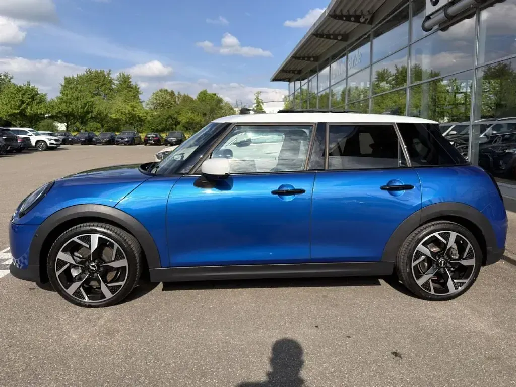 Gebraucht Mini Cooper 114 kW (156 PS) 2025 Icy sunshine blue Kleinwagen
