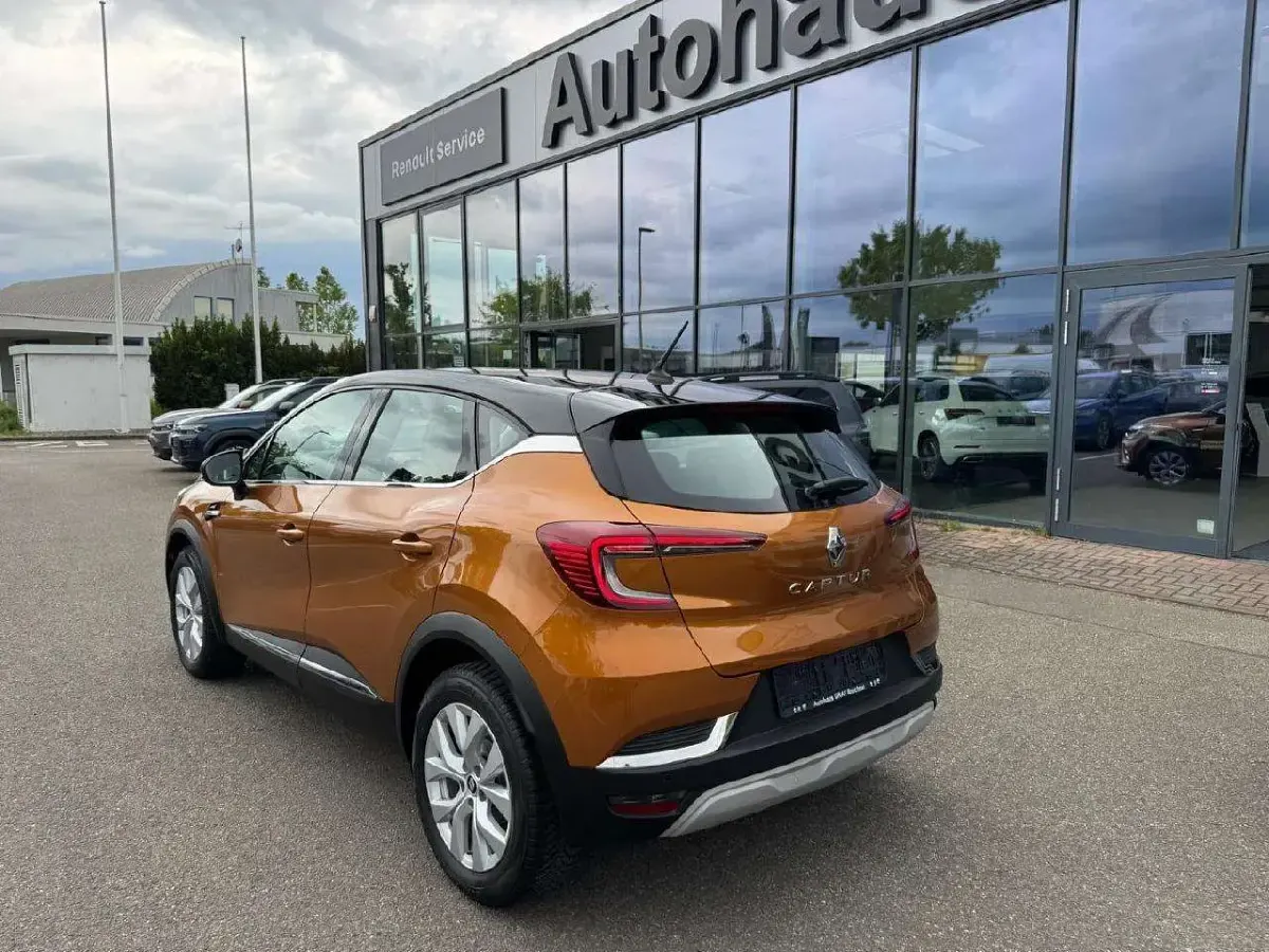 Używany Renault Captur Intens 91 KM (66 kW) 2022 Pomarańczowy SUV