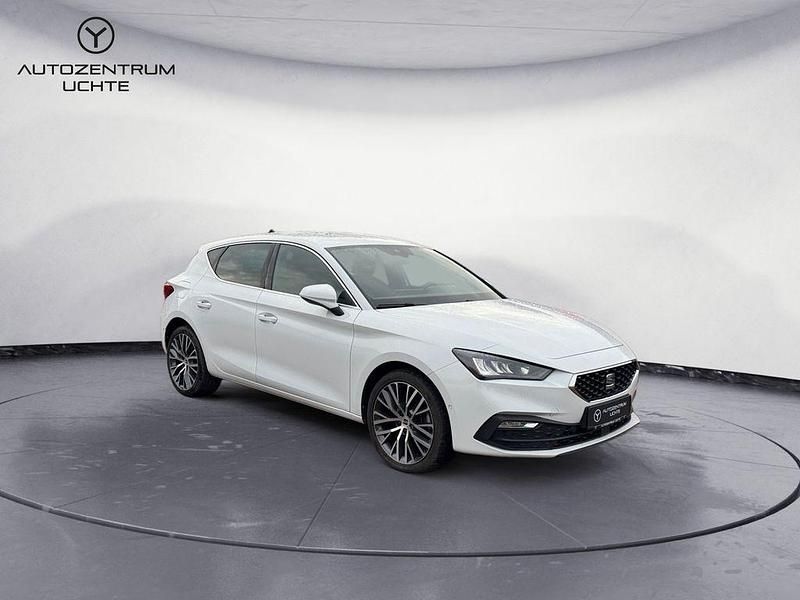 Weiß Gebraucht 2021 Seat Leon XCELLENCE Limousine | 17.899 € (Guter Preis) - Bild 1/4