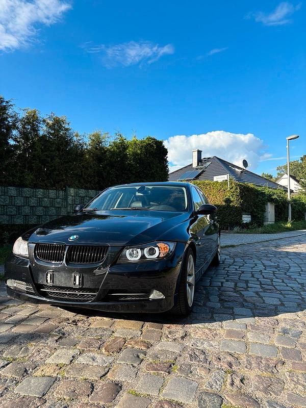 Schwarz Gebraucht 2006 BMW 330 Limousine | 4.500 € (Fairer Preis) - Bild 1/4