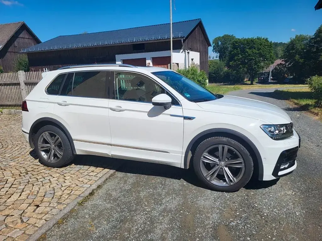 Gebraucht VW Tiguan R-line 150 PS (110 kW) 2020 Weiß SUV