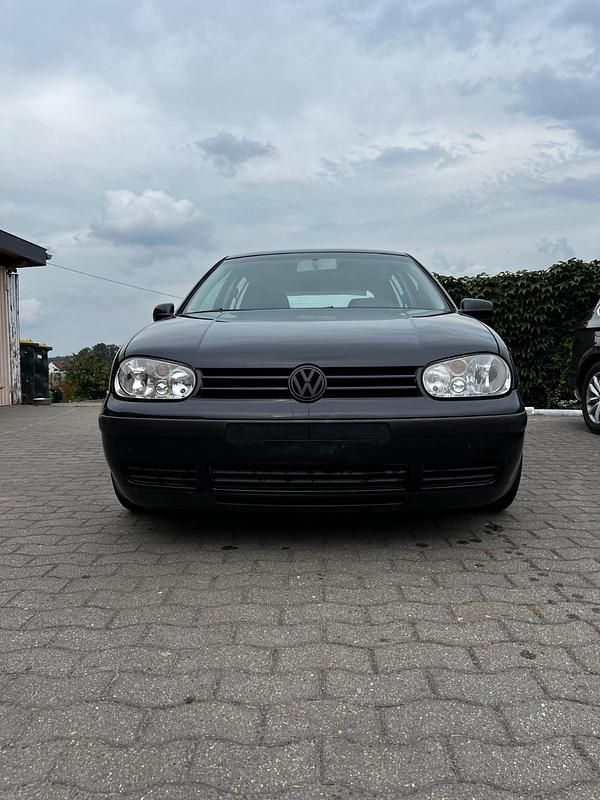 Schwarz Gebraucht 2003 VW Golf IV Kleinwagen | 1.000 € (Superpreis) - Bild 1/4