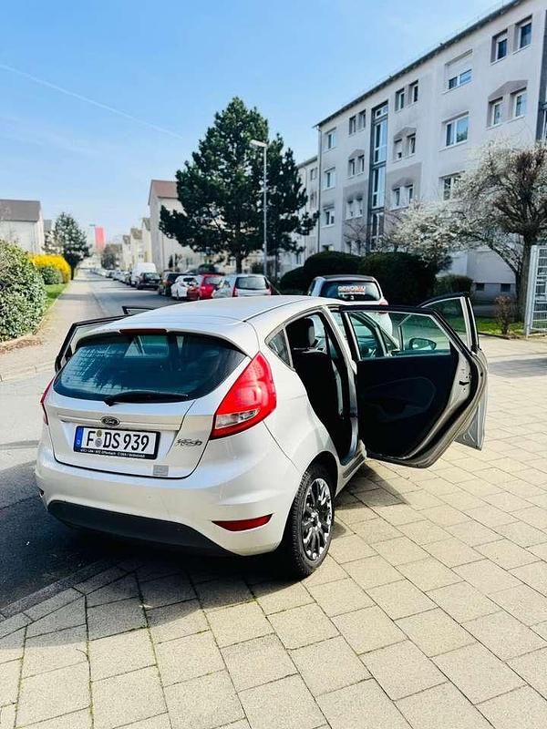 Gebraucht Ford Fiesta Ambiente 60 PS (44 kW) 2010 Kleinwagen