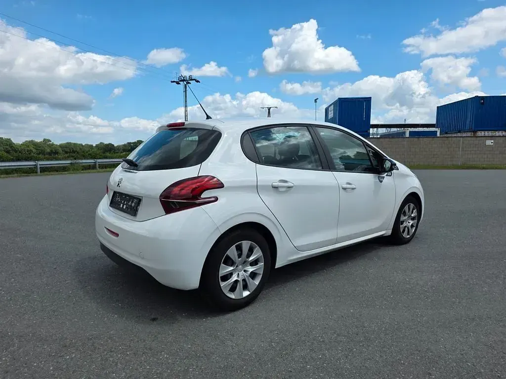 Gebraucht Peugeot 208 68 PS (50 kW) 2018 Weiß Kleinwagen