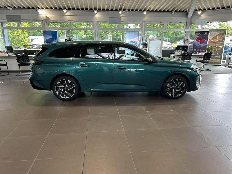 Neu Peugeot 308 SW Allure 131 PS (96 kW) 2025 Blau Kombi