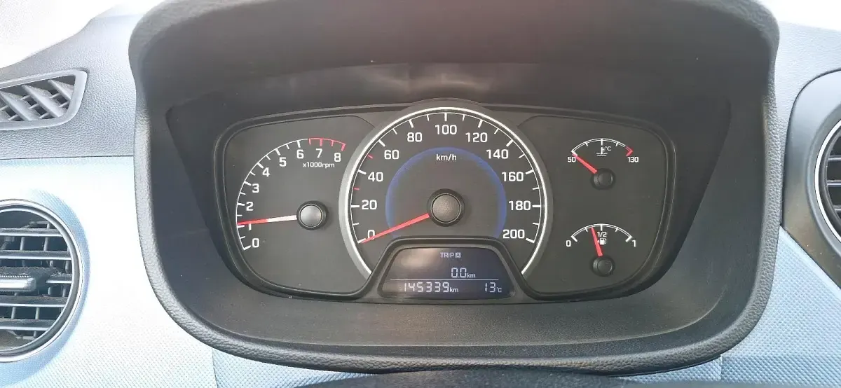 Gebraucht Hyundai i10 69 PS (50 kW) 2015 Blau Kleinwagen
