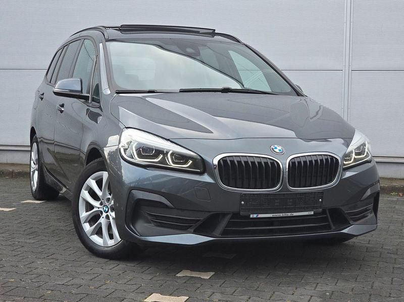 Grau Gebraucht 2021 BMW 220 Gran Tourer Advantage Van / Kleinbus | 14.900 € (Superpreis) - Bild 1/4
