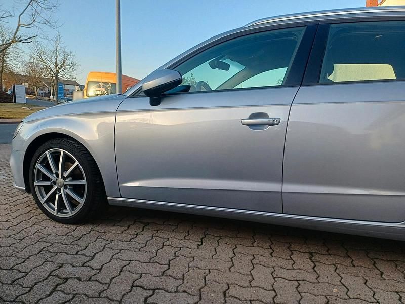 Gebraucht Audi A3 116 PS (85 kW) 2019 Silber Limousine
