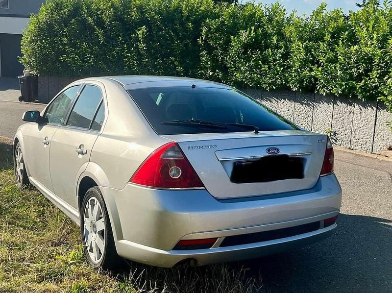 Silber Gebraucht 2005 Ford Mondeo Ghia Limousine | 2.199 € (Fairer Preis) - Bild 1/2